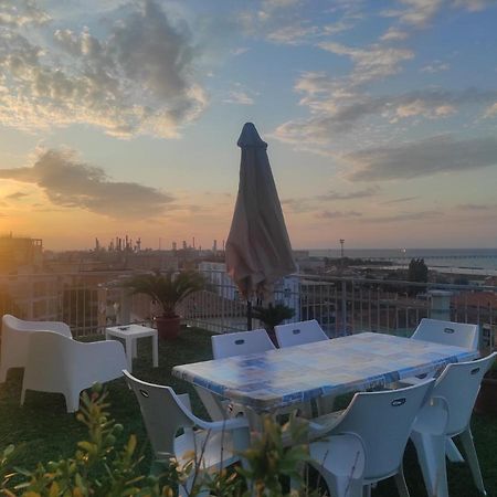La Terrazza Apartment Falconara Marittima Bagian luar foto