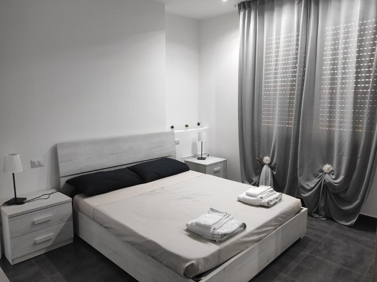 La Terrazza Apartment Falconara Marittima Bagian luar foto