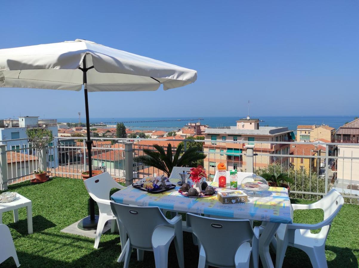 La Terrazza Apartment Falconara Marittima Bagian luar foto