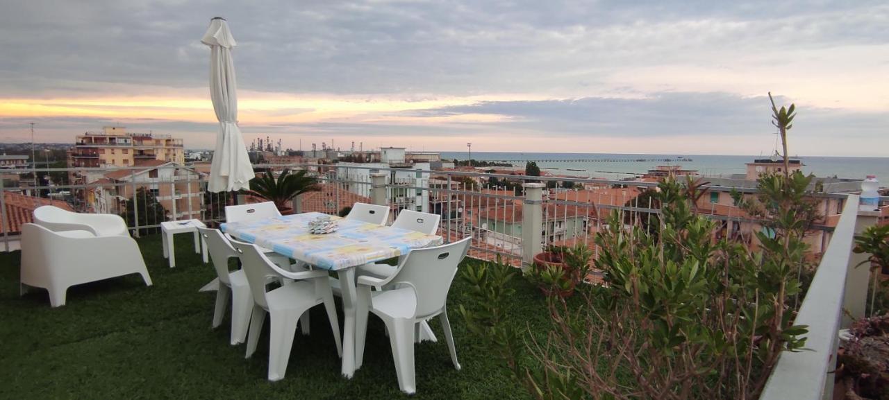 La Terrazza Apartment Falconara Marittima Bagian luar foto
