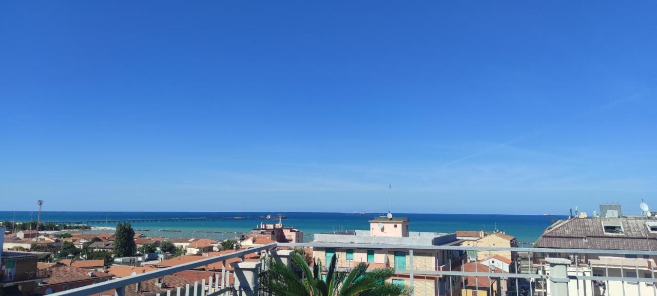 La Terrazza Apartment Falconara Marittima Bagian luar foto